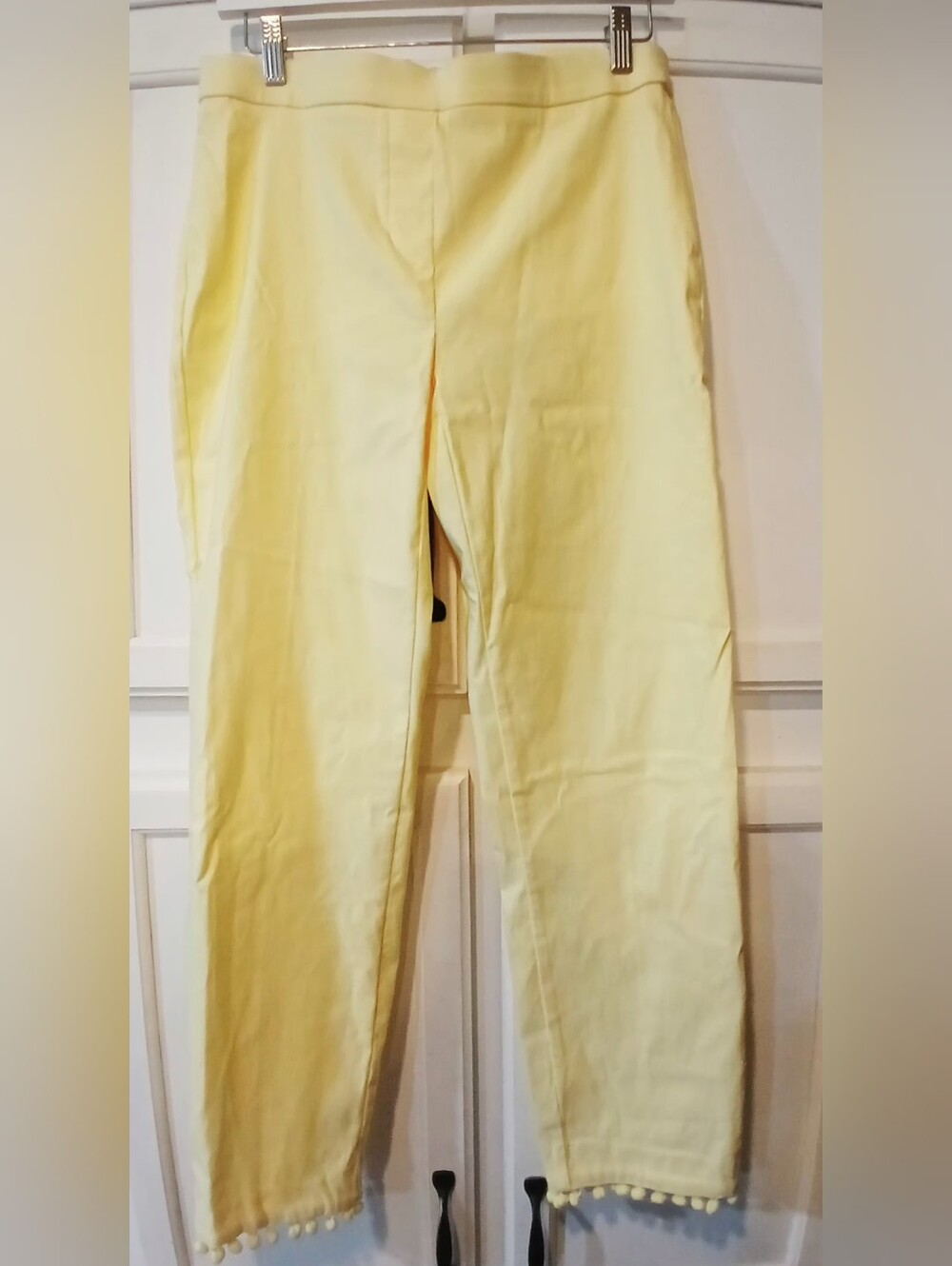 89th & Madison pastel yellow pull on pants, Elastic waist, pom-pom trim on hem S